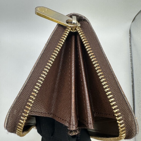 💯AUTHENTIC Louis Vuitton. Damier Zip Long Wallet - Picture 12 of 15